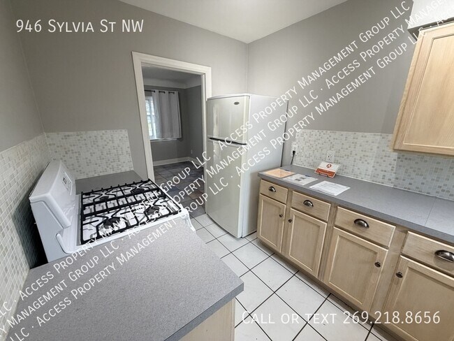 Building Photo - 946 Sylvia St NW