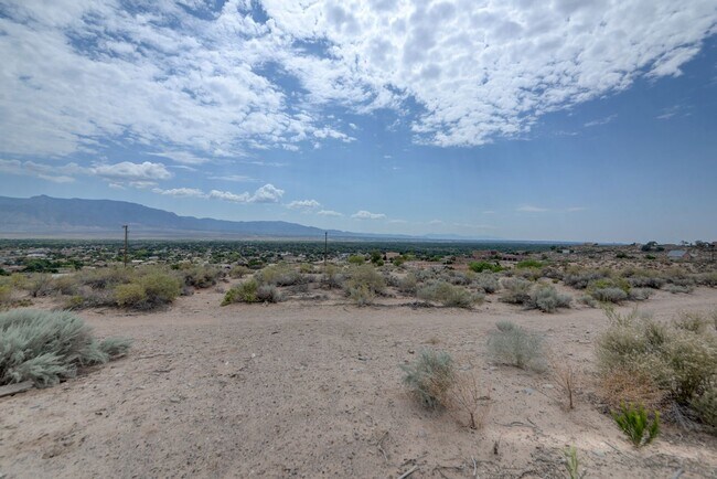 Building Photo - Amazing 4 Bedroom with Views SE Rio Rancho!