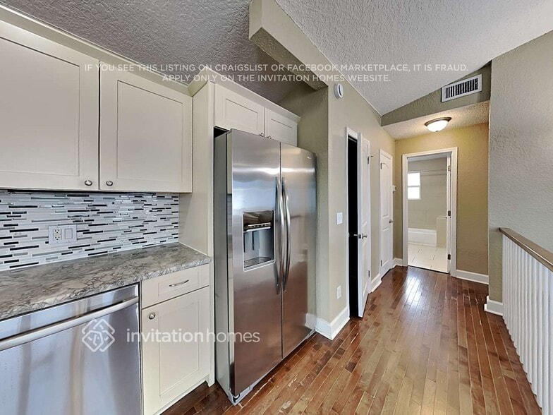 Building Photo - 410 4th St S