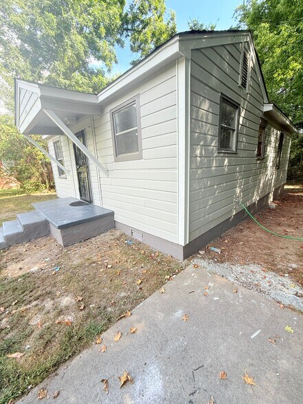 Building Photo - 931 Calvin Rd