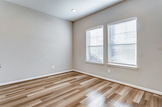 Building Photo - 2165 Woodland Pine Dr