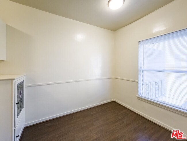 Building Photo - 427 N Adams St
