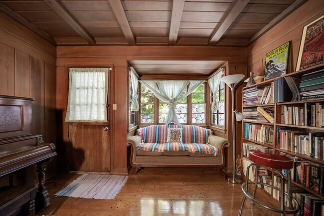 Building Photo - 7503 Willow Glen Rd