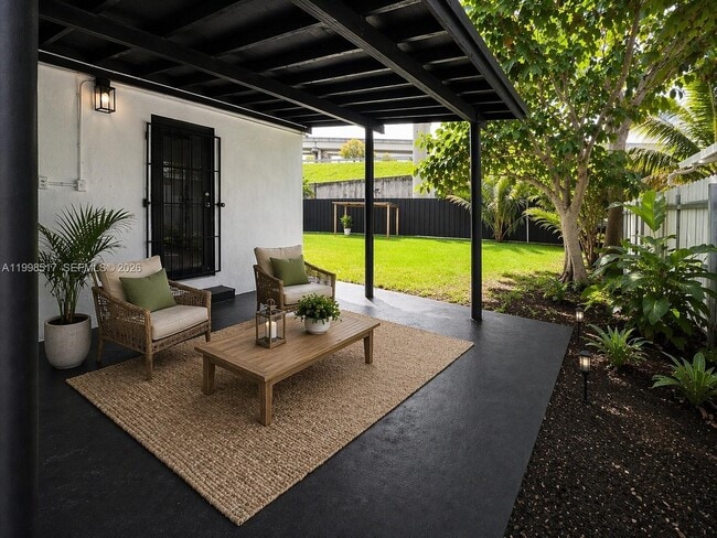 Building Photo - 736 NW 41st St