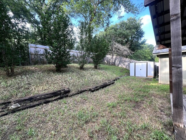 Building Photo - Recently Renovated 3/2 Home in South Austin with Bonus Room + Additional Storage