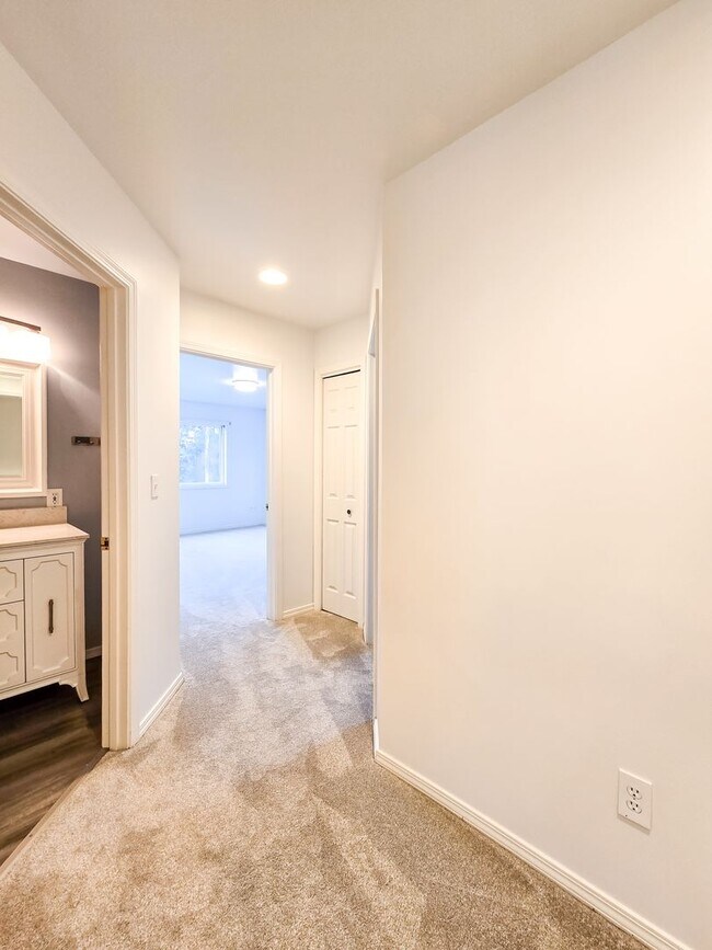 Building Photo - Modern 3BD 2BA Rambler