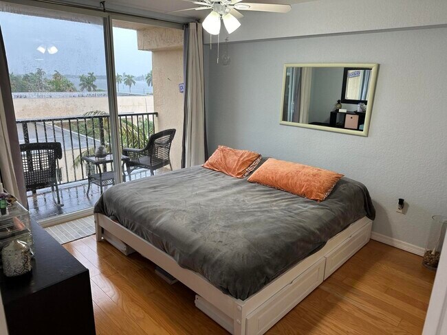 Building Photo - 1801 N Flagler Dr