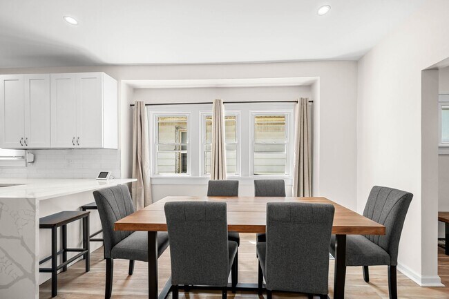 Building Photo - 1215 N Warman Ave