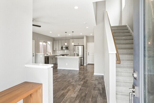 Building Photo - Beautiful 3 Bedroom - 3 1/3 Bathroom Home ...