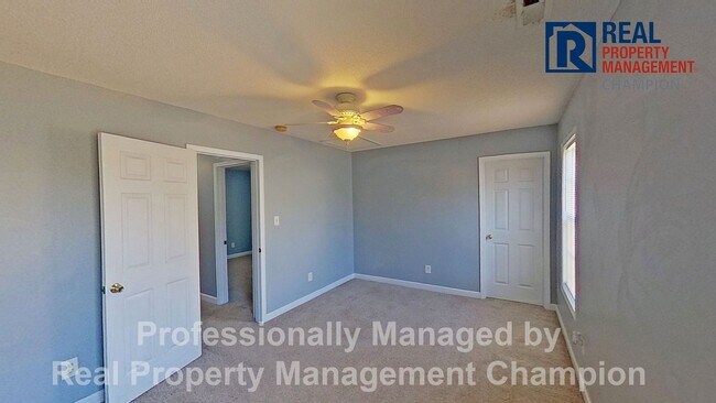 Building Photo - Move-In Ready 4 BD/2.5 BA Near Camp Lejeune w/Fenced Yard and Attached Garage