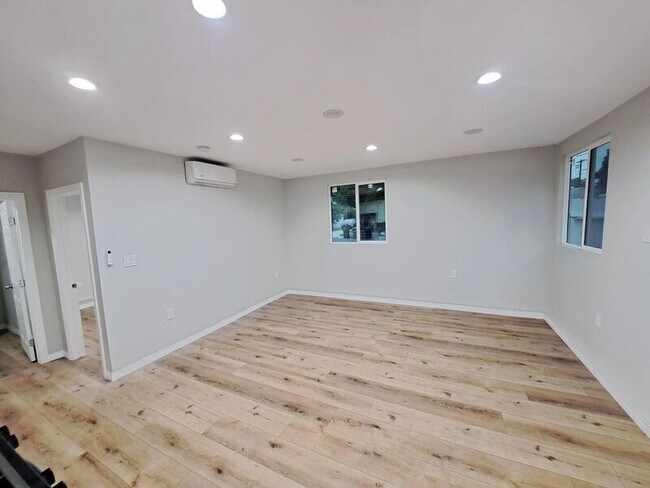 Building Photo - 6657 Zelzah Ave
