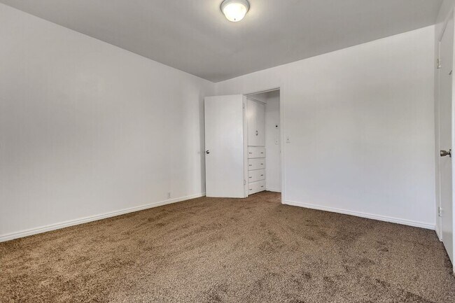 Building Photo - 187 W 2200 S