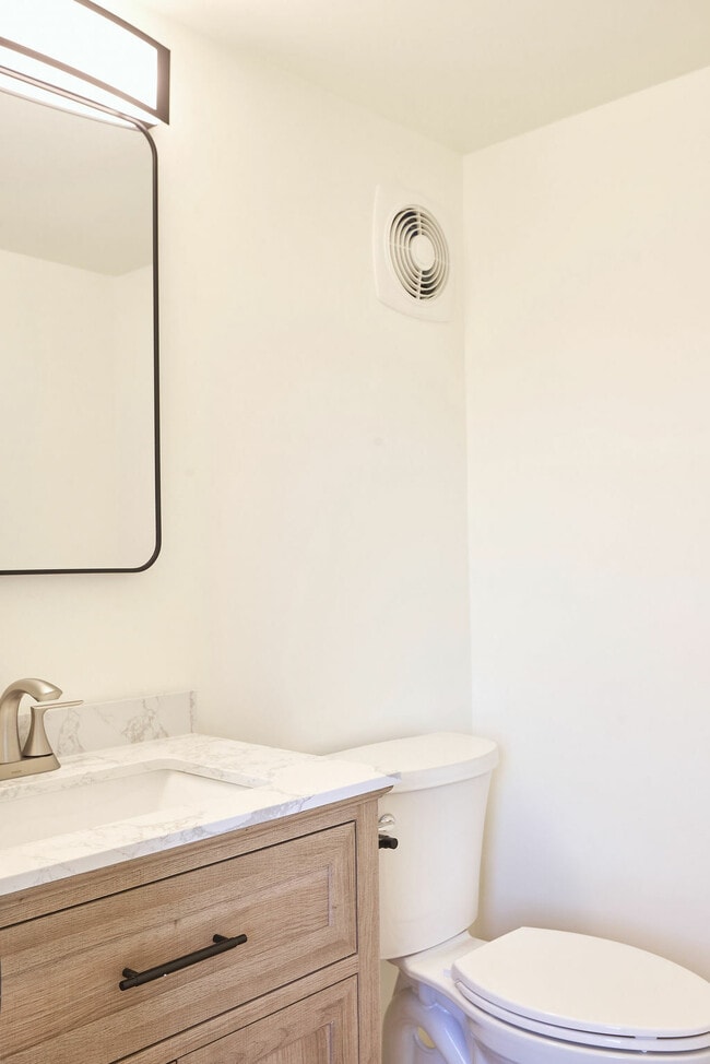 Building Photo - 166 Cedar Rd