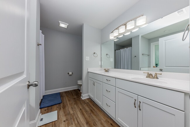 Building Photo - 105 Nice Dr