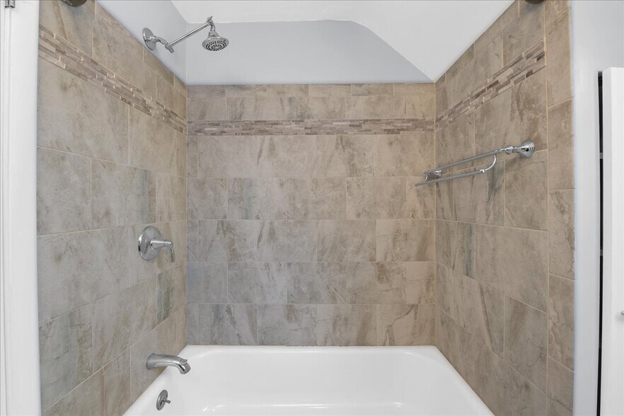 Building Photo - 2299 W Lincoln St