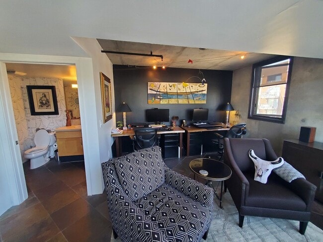 Building Photo - Downtown Loft living in Little Italy