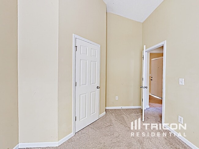 Building Photo - 6868 Merrywood Dr