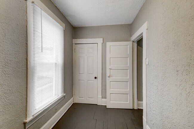 Building Photo - 64 E Innis Ave