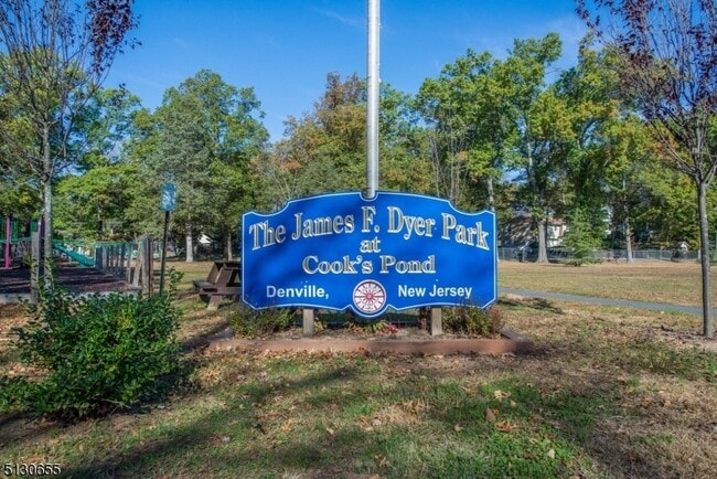 Building Photo - 25 Lake Rd