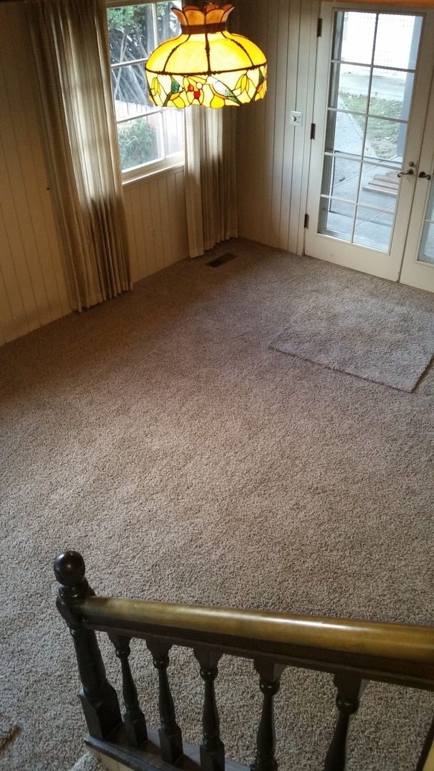 Building Photo - Occupied, do not disturb tenants. 1950's Craftsman 2br 2ba duplex on two levels, lawncare provide...