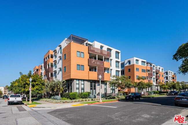 Building Photo - 6030 S Seabluff Dr