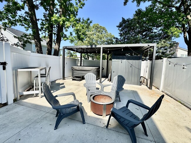 Building Photo - Ready NOW! A Custom Townhouse-Style Duplex Blocks to the Beaches! Fenced Yard - Hot Tub - Pet Fri...