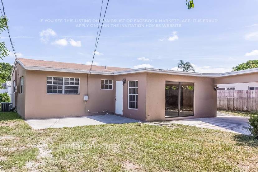 Building Photo - 3531 SW 15th Ct