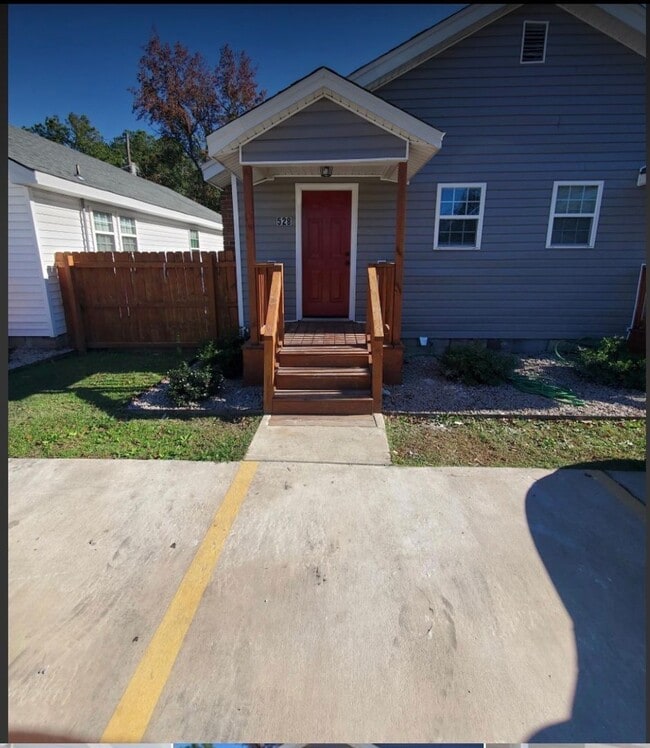 Building Photo - 528 Manchester St SE