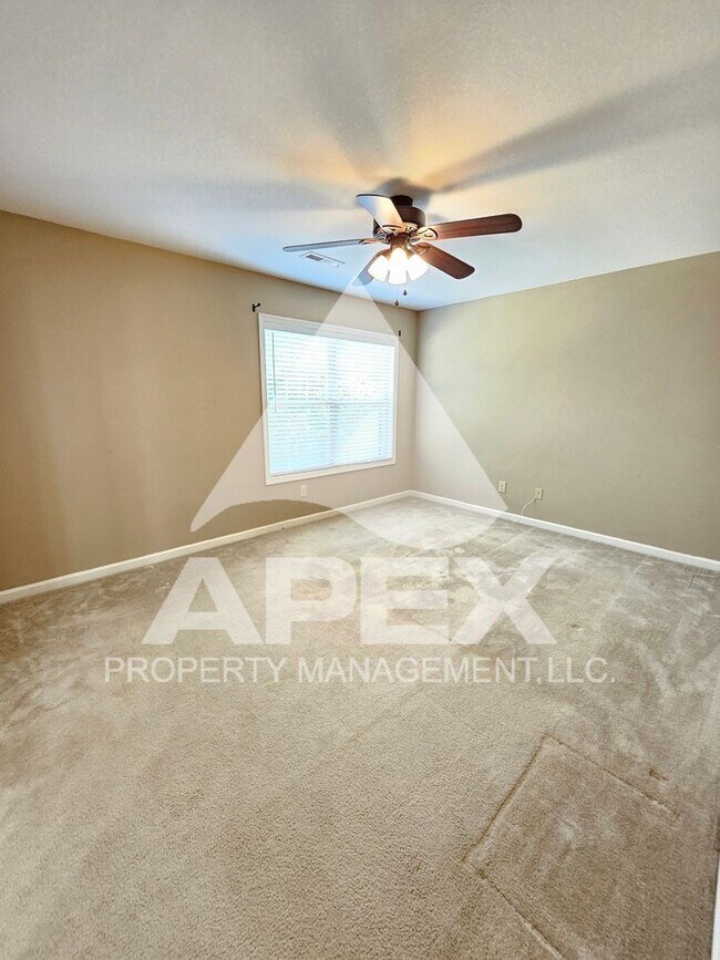 Building Photo - West Knoxville – Beautifully Upgraded - 3 ...