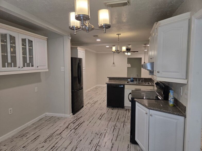 Building Photo - 3807 Sailfish Ln