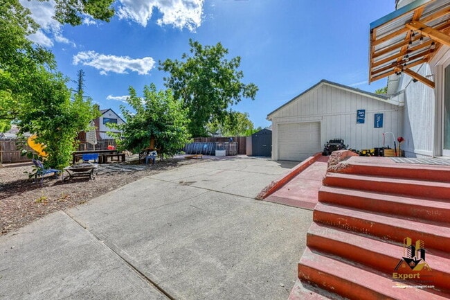 Building Photo - 257 Cedar St