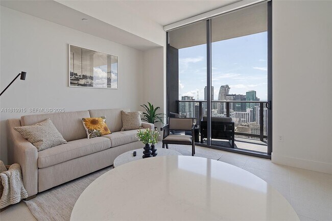 Building Photo - 601 NE 1st Ave