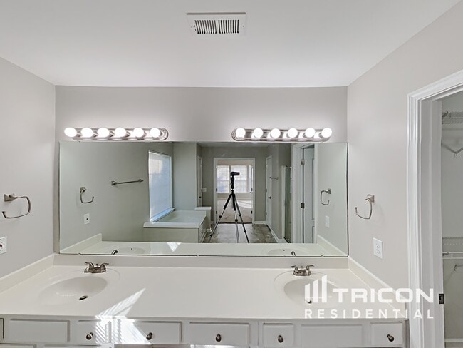 Building Photo - 3850 Windstream Way