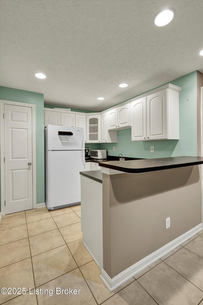 Building Photo - 9816 Calamar Ct