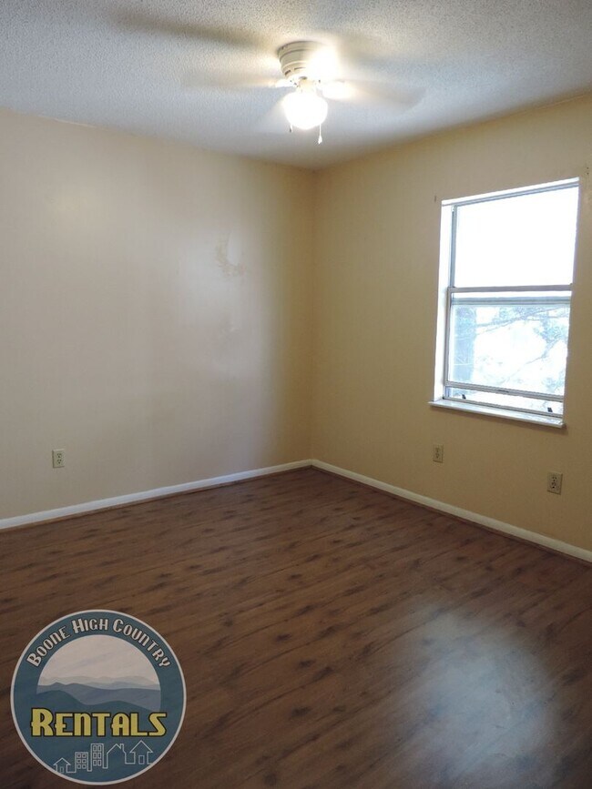Building Photo - 2bd Condo With Great Location!