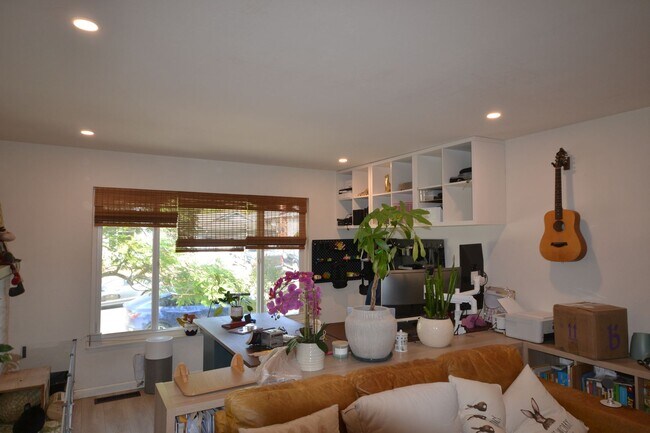 Building Photo - Hayward 3Bed/2Ba Bright & Modern Home with...