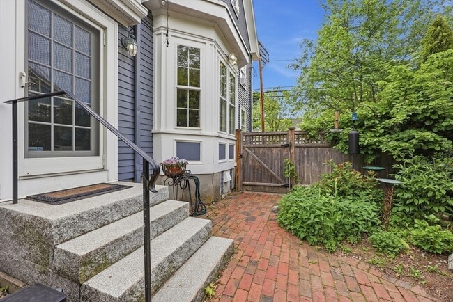 Building Photo - 37 Marlboro St
