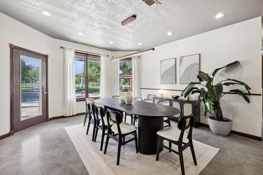 Building Photo - 12161 Hill Country Cir