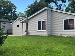 Building Photo - "Spacious 3 Bedroom/2 Bath Home in Florissant!"  Available for Move-In on 8/15/2026