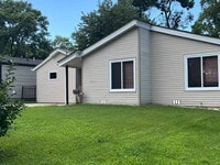 Building Photo - "Spacious 3 Bedroom/2 Bath Home in Florissant!"  Available for Move-In on 8/15/2026