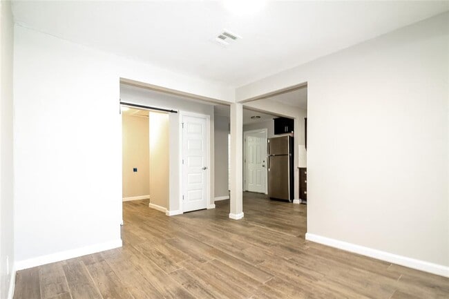 Building Photo - 5117 S Lee Ave