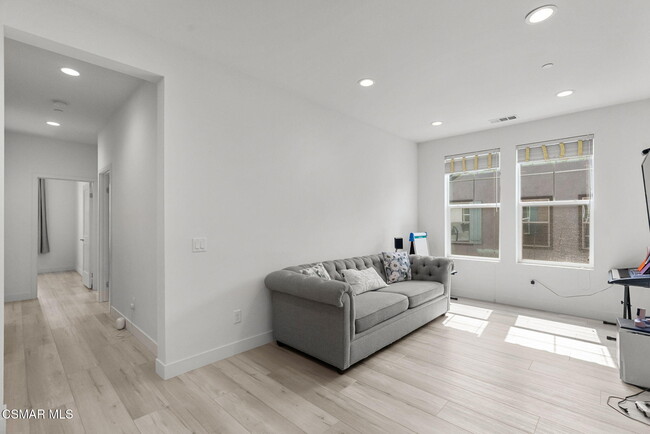 Building Photo - 122 Red Brick Dr
