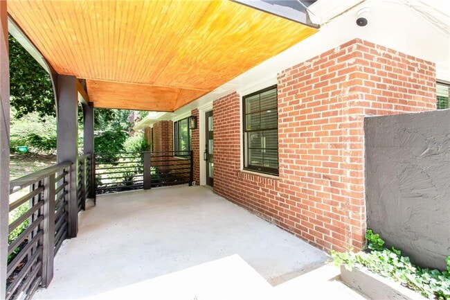 Building Photo - 629 Clairmont Cir