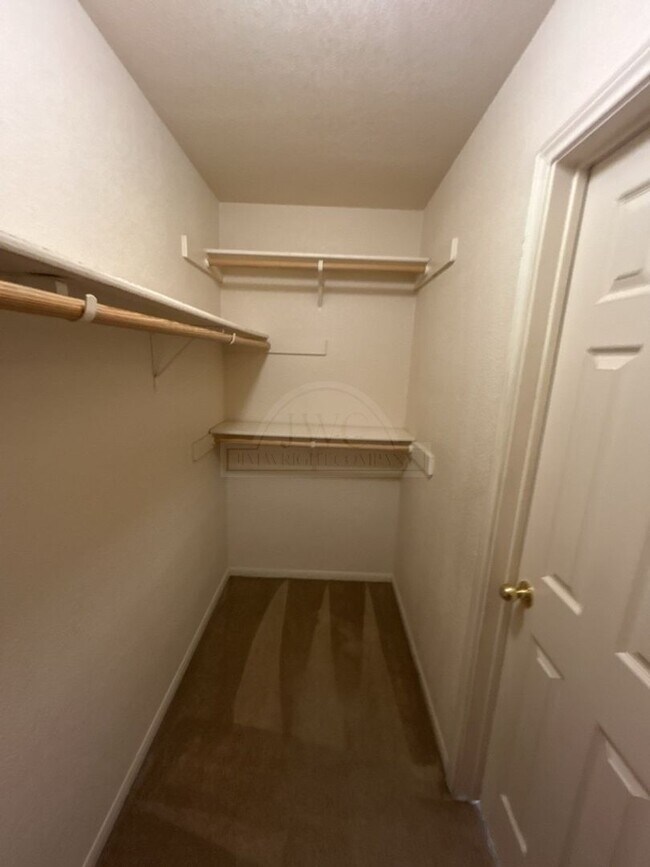 Building Photo - 509 W Ave B Ave