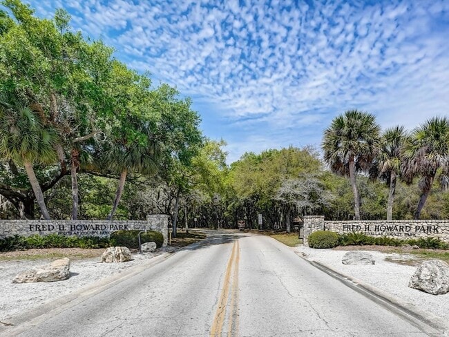 Building Photo - 103 W Park St