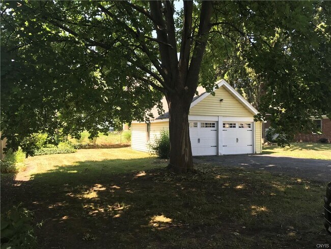 Building Photo - 126 Shotwell Park