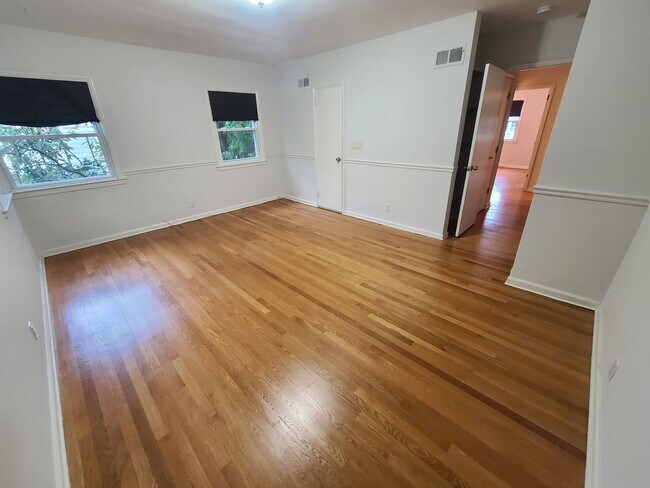 Building Photo - Scarsdale Rental Fully Updated 4 bedroom p...