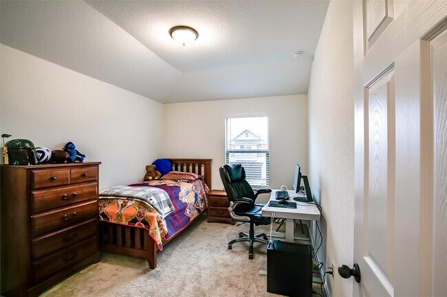 Building Photo - 1924 Stringer Pass