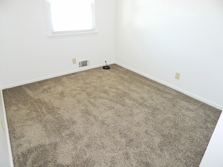 3rd Bedroom - 95 Pine St