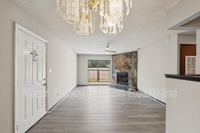 Building Photo - 455 Stara Cir